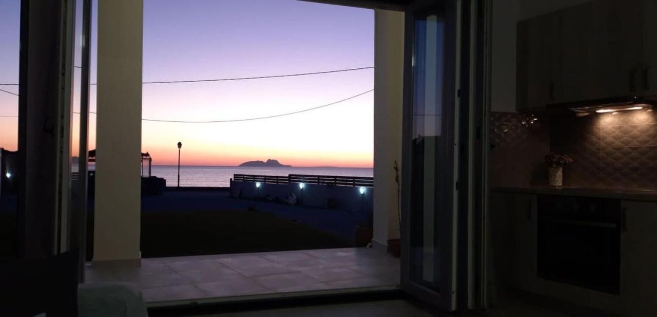 Coral Sea Apartment コキノス・ピルゴス エクステリア 写真