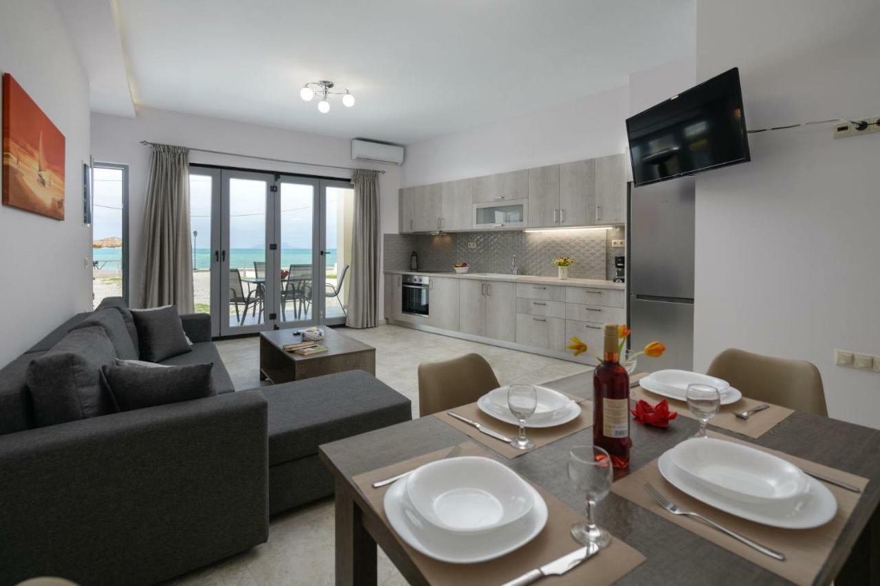 Coral Sea Apartment コキノス・ピルゴス エクステリア 写真