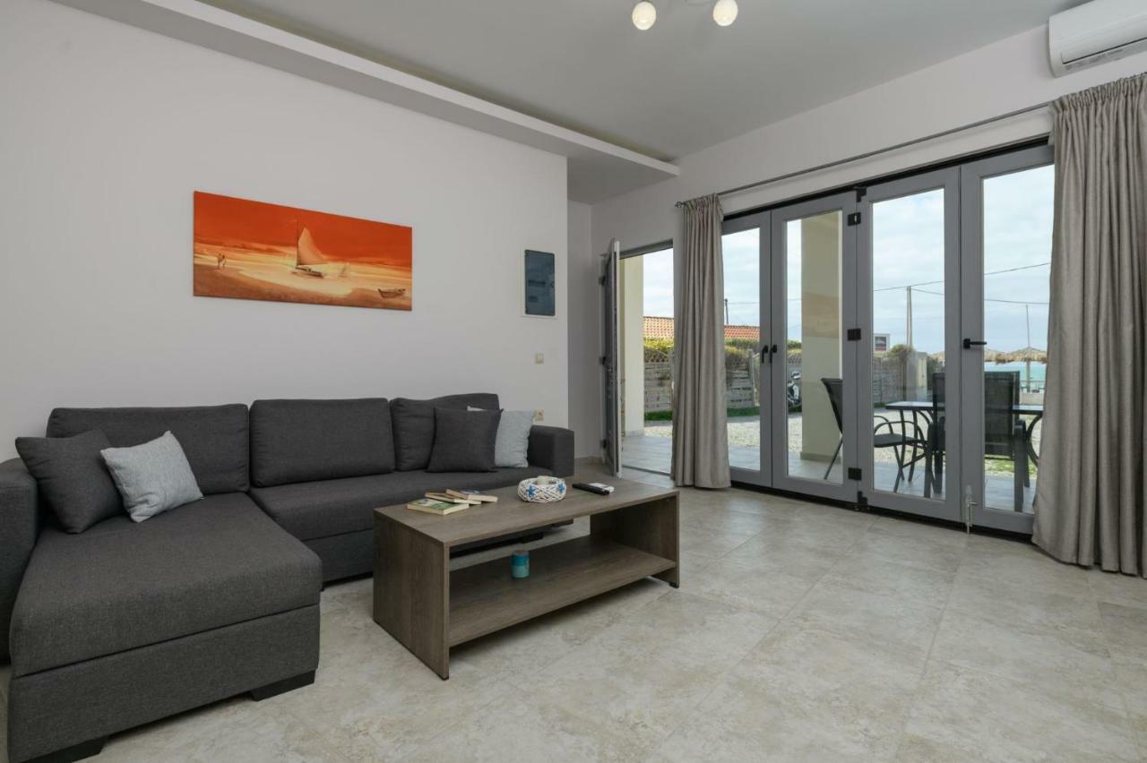 Coral Sea Apartment コキノス・ピルゴス エクステリア 写真