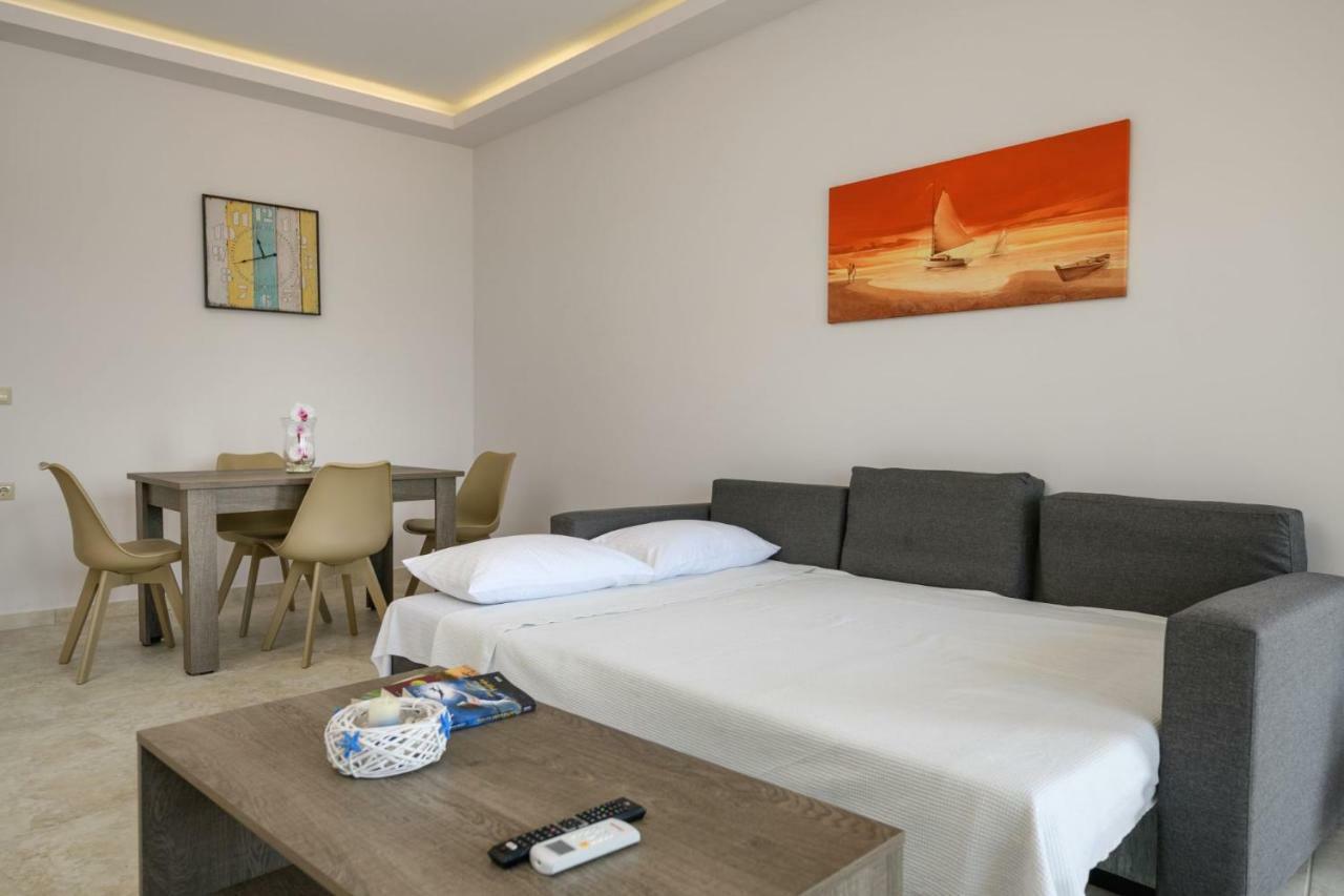 Coral Sea Apartment コキノス・ピルゴス エクステリア 写真