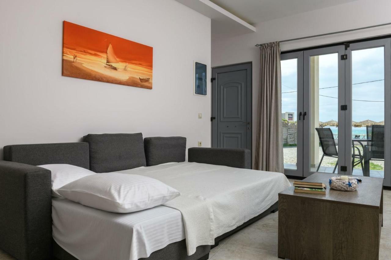 Coral Sea Apartment コキノス・ピルゴス エクステリア 写真