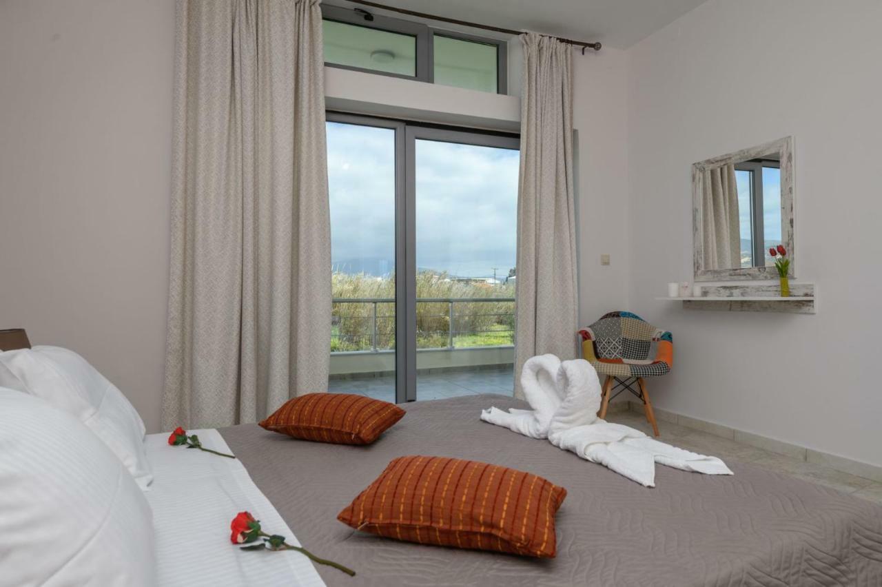Coral Sea Apartment コキノス・ピルゴス エクステリア 写真